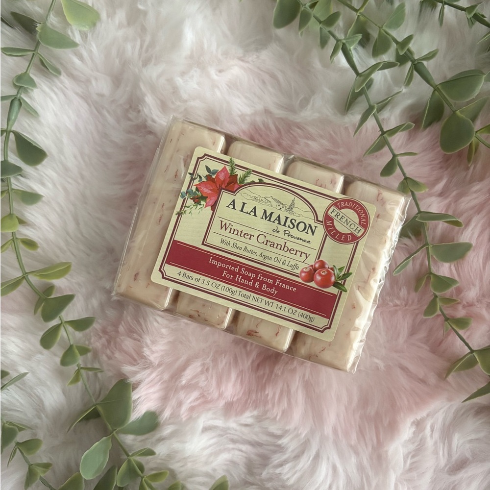 Winter Cranberry Soap‎ - Cream